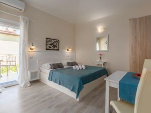 21943077-Ferienwohnung-2-Poreč-300x225-4