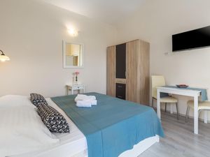 21943077-Ferienwohnung-2-Poreč-300x225-5