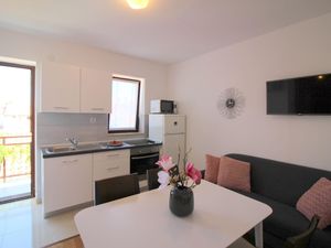 23090055-Ferienwohnung-4-Poreč-300x225-2