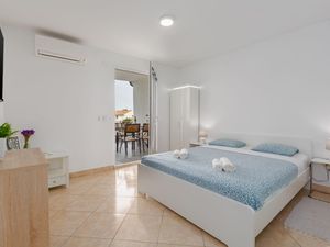 21554223-Ferienwohnung-3-Poreč-300x225-4