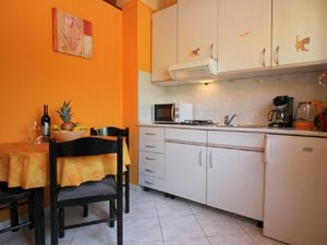 23028173-Ferienwohnung-2-Poreč-300x225-3