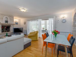 23268143-Ferienwohnung-4-Poreč-300x225-4