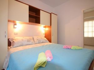 22922581-Ferienwohnung-2-Poreč-300x225-4