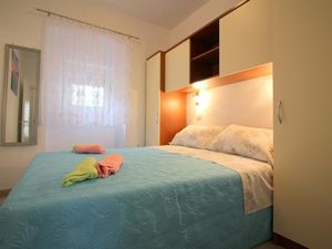 22922581-Ferienwohnung-2-Poreč-300x225-5