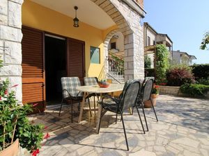 21552247-Ferienwohnung-5-Poreč-300x225-1