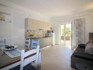 21552247-Ferienwohnung-5-Poreč-300x225-2