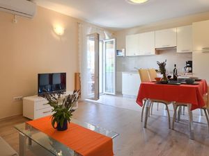 18984750-Ferienwohnung-4-Poreč-300x225-3