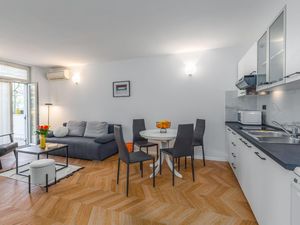 22772541-Ferienwohnung-4-Poreč-300x225-3