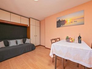 23951144-Ferienwohnung-2-Poreč-300x225-5