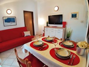 23941522-Ferienwohnung-3-Poreč-300x225-5