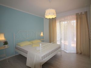 22279589-Ferienwohnung-7-Poreč-300x225-4