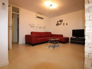 23917316-Ferienwohnung-3-Poreč-300x225-1