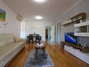 22274399-Ferienwohnung-8-Poreč-300x225-1