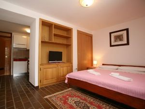 19285809-Ferienwohnung-0-Poreč-300x225-2