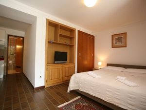 19285811-Ferienwohnung-0-Poreč-300x225-2