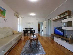 19395576-Ferienwohnung-9-Poreč-300x225-2