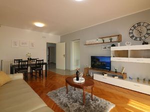 19395576-Ferienwohnung-9-Poreč-300x225-1