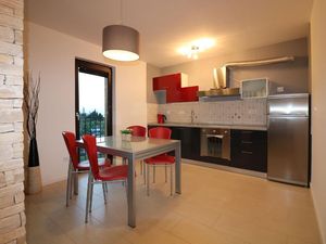 19217442-Ferienwohnung-4-Poreč-300x225-3