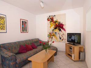 21874035-Ferienwohnung-5-Poreč-300x225-2