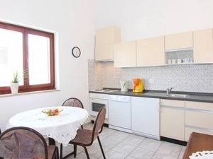 21874093-Ferienwohnung-5-Poreč-300x225-5