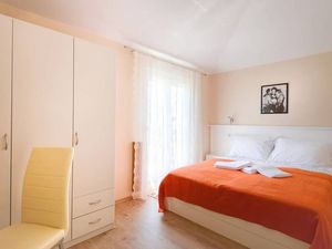 21874077-Ferienwohnung-4-Poreč-300x225-3