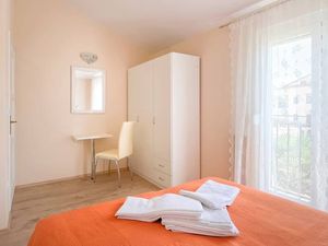 21874077-Ferienwohnung-4-Poreč-300x225-5