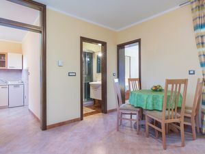 23709079-Ferienwohnung-8-Poreč-300x225-3