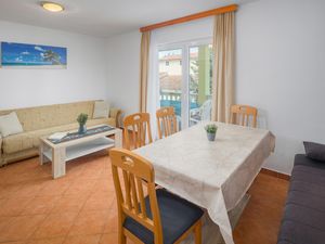 23730270-Ferienwohnung-4-Poreč-300x225-2