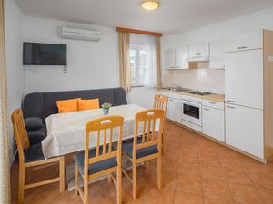 23730270-Ferienwohnung-4-Poreč-300x225-3