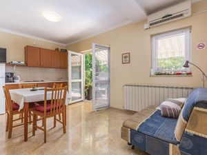 23732548-Ferienwohnung-5-Poreč-300x225-1