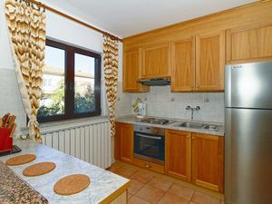 23725962-Ferienwohnung-4-Poreč-300x225-3