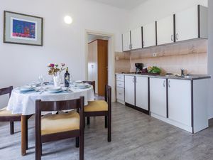 23726144-Ferienwohnung-6-Poreč-300x225-5