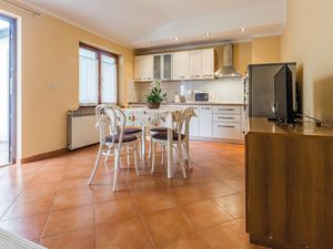 23738205-Ferienwohnung-4-Poreč-300x225-1