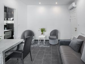 23760007-Ferienwohnung-2-Poreč-300x225-2