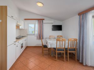 23767283-Ferienwohnung-5-Poreč-300x225-4