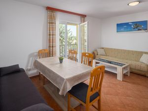 23767281-Ferienwohnung-4-Poreč-300x225-3