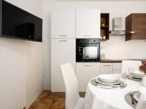 24001536-Ferienwohnung-4-Poreč-300x225-4