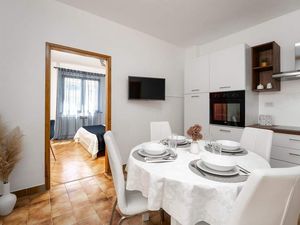 24001536-Ferienwohnung-4-Poreč-300x225-5