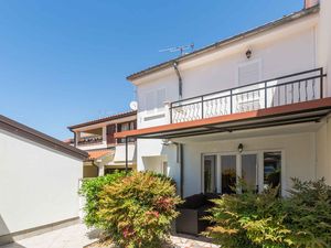 23777387-Ferienwohnung-6-Poreč-300x225-1