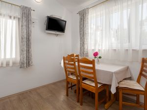 18322582-Ferienwohnung-4-Poreč-300x225-2