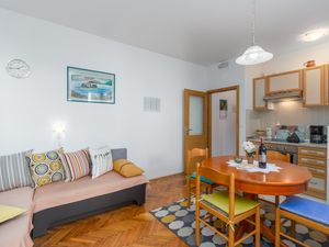 18511504-Ferienwohnung-2-Poreč-300x225-2