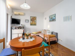 18511504-Ferienwohnung-2-Poreč-300x225-4