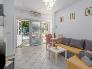 18550549-Ferienwohnung-2-Poreč-300x225-1