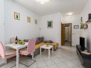 18550549-Ferienwohnung-2-Poreč-300x225-2