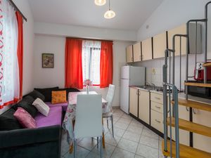 19129528-Ferienwohnung-5-Poreč-300x225-1