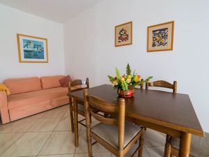 23558854-Ferienwohnung-4-Poreč-300x225-1