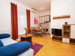 23665124-Ferienwohnung-4-Poreč-300x225-2