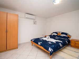 23665125-Ferienwohnung-2-Poreč-300x225-5