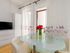 23929705-Ferienwohnung-6-Poreč-300x225-2