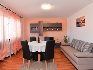 23769664-Ferienwohnung-4-Poreč-300x225-4